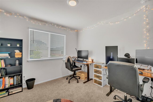 Building Photo - 185 Sandringham Lp