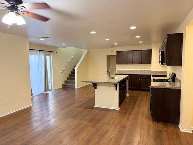 Building Photo - Estrella home for rent!