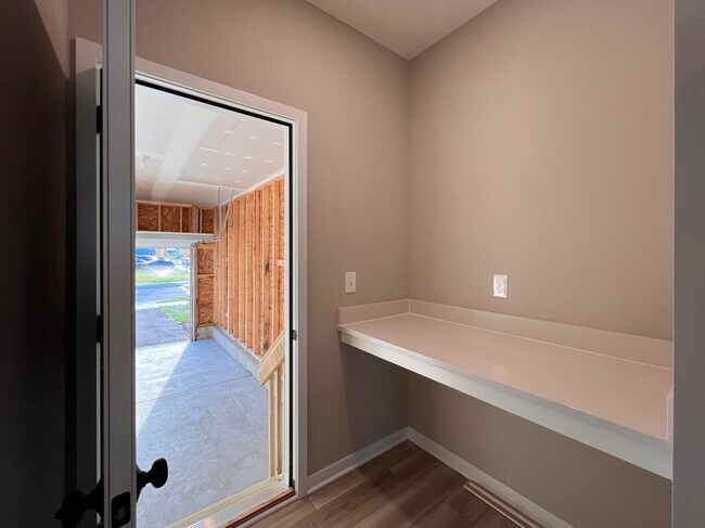 Building Photo - 6213 Boone Dr