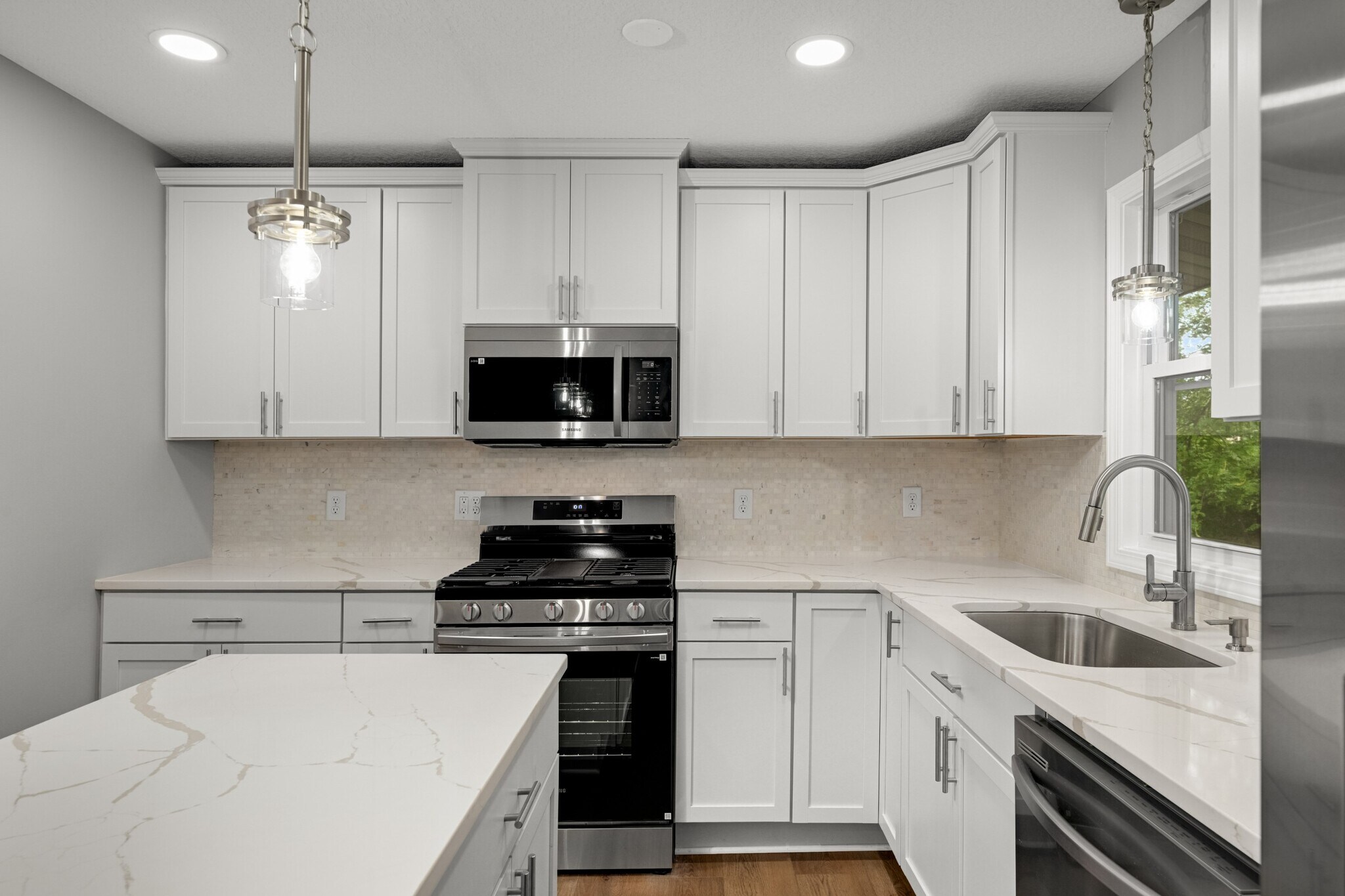 Building Photo - 11004 Oak Knoll Ter N