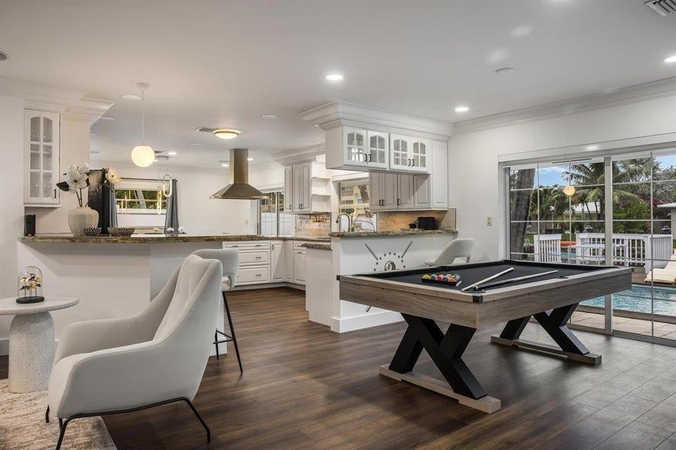 Building Photo - 1419 NE 57th St