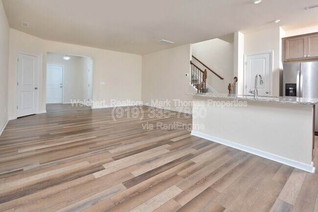 Building Photo - 409 Vassar Dr