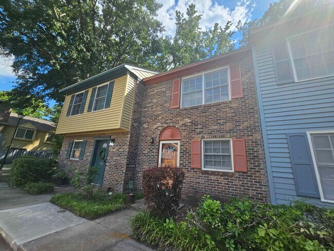 Building Photo - 830 44th Ave N