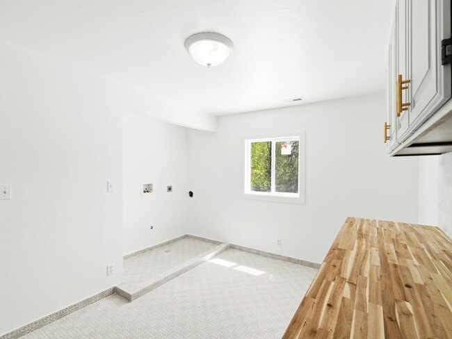 Building Photo - 1630 Ridgemark Dr