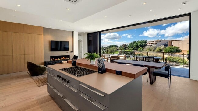 Building Photo - 4849 N Camelback Rdg Dr