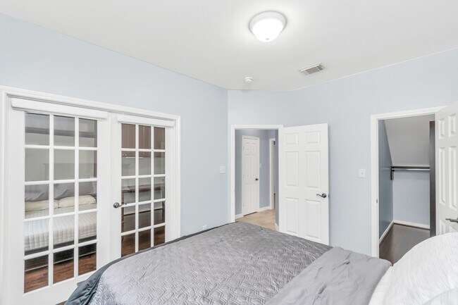 Building Photo - 2901 W Dallas St