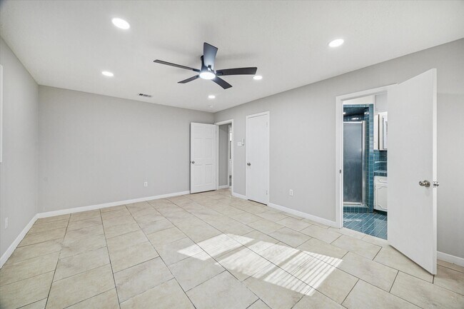 Building Photo - 1703 Raintree Dr