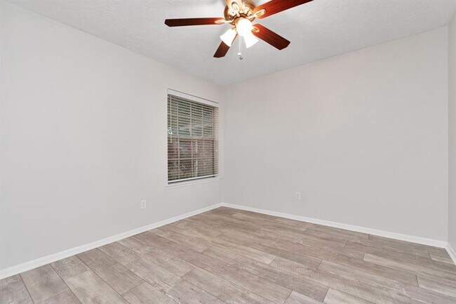 Building Photo - 1102 Comstock Springs Dr