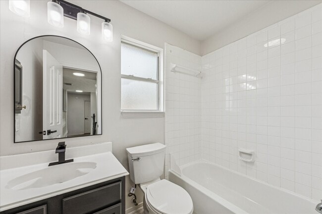 Building Photo - 11207 Briscoe Ln