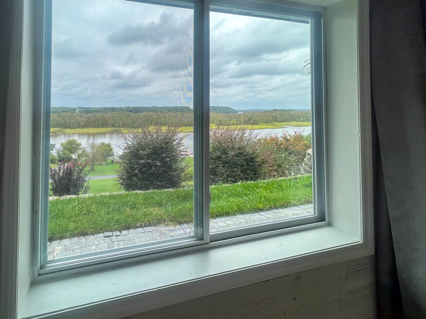 Building Photo - 511 Riverview Ct