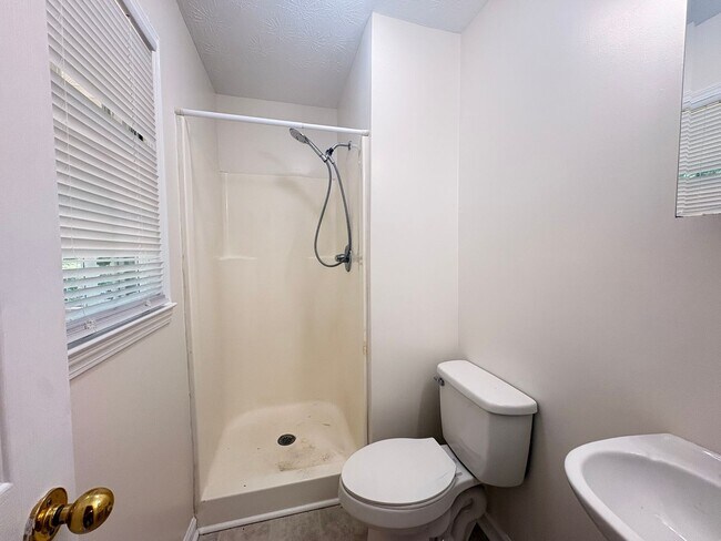 Building Photo - 1112 Ridge Dr