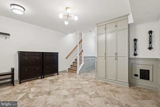 Building Photo - 284 Parker Ave