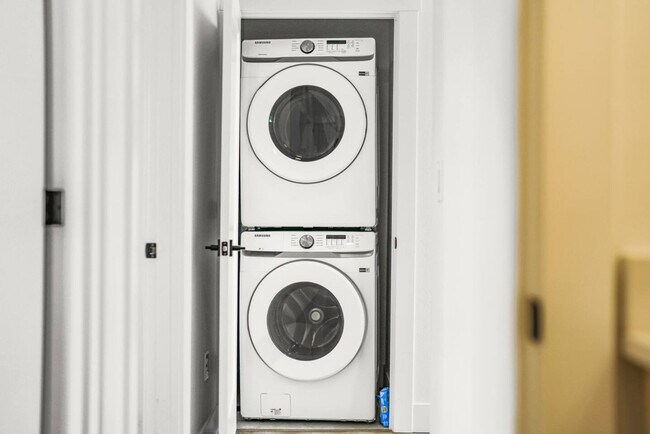 Building Photo - 3309 NE 42nd Pl