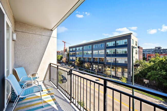 Building Photo - 1441 Central St