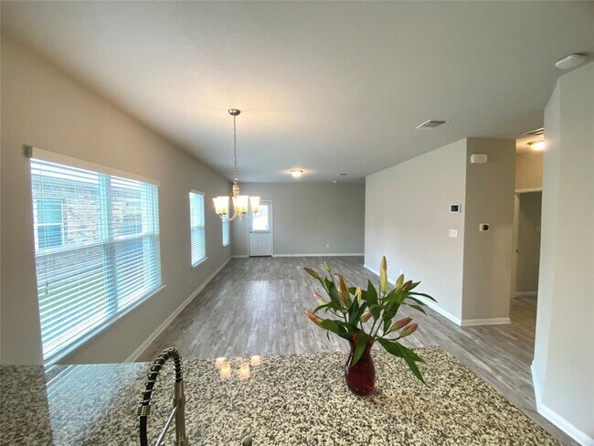 Building Photo - 18426 Stevie Ray Dr