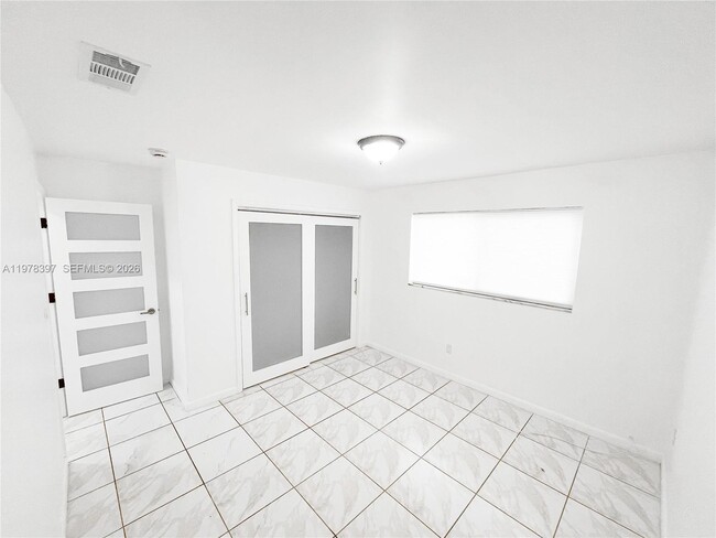 Building Photo - 3423 SW 3rd St