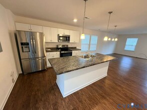 Building Photo - 1501 Stonewall Manor Dr