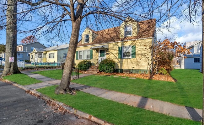 Building Photo - 255 Waite Ave