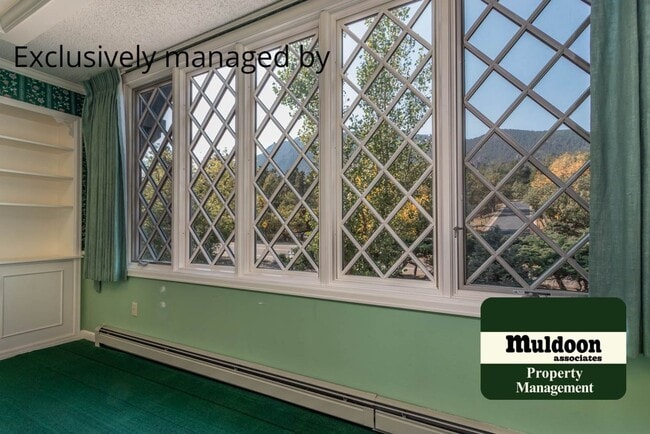 Building Photo - Beautiful 3 bedroom home with two car garage in Old Broadmoor