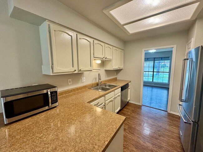 Building Photo - 4410 Lakebend W Dr
