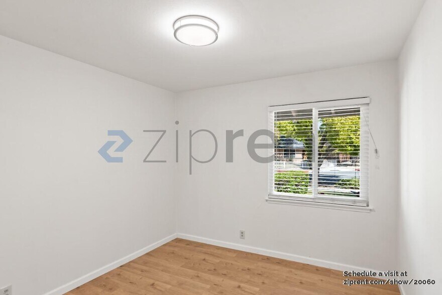 Building Photo - Unit