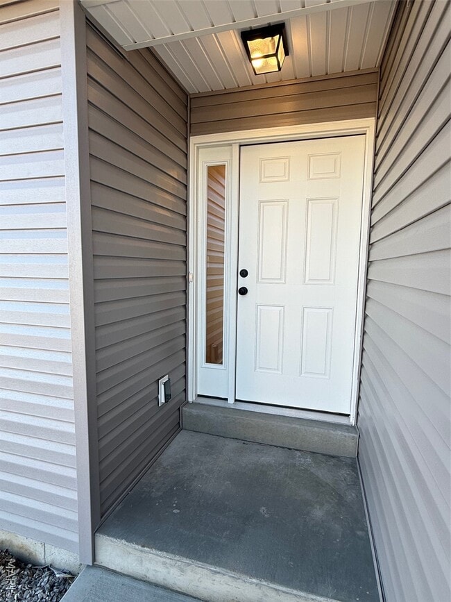 Building Photo - 9618 Maple St