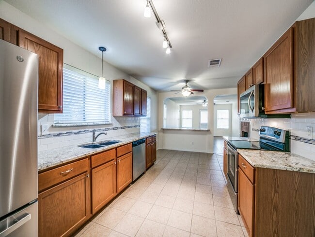 Building Photo - 216 Weeping Willow