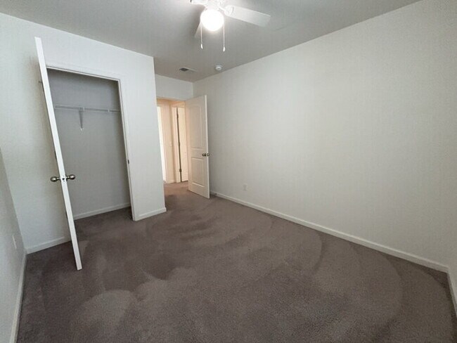 Building Photo - 114 Rockingham Way