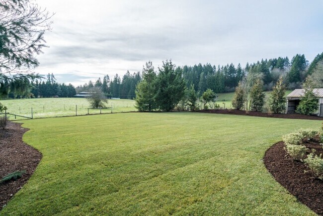 Building Photo - Escape to the Country, Spacious Contemporary in Wilsonville with Shop
