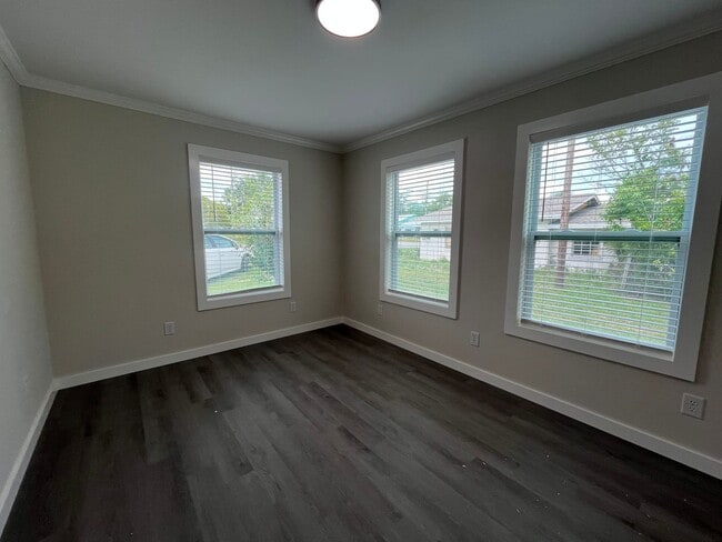 Building Photo - Newly Renovated 3 bedroom, 2 bath home in ...