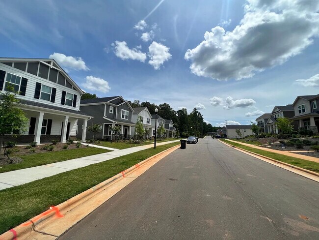 Building Photo - Room in House on Laughing Gull Dr