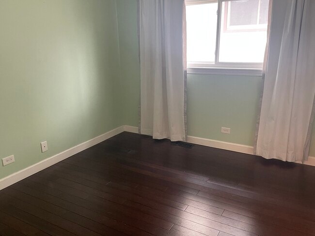 Building Photo - 566 Comstock Ave