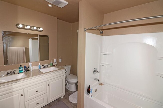 Building Photo - All utilities included 3-bedroom, 2-bathroom home in the Redlands