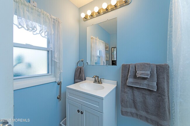 Building Photo - 1114 Wildwood Ave