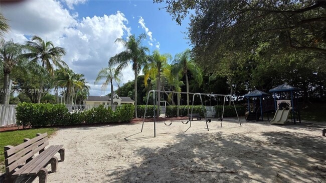 Building Photo - 8066 Sanibel Dr