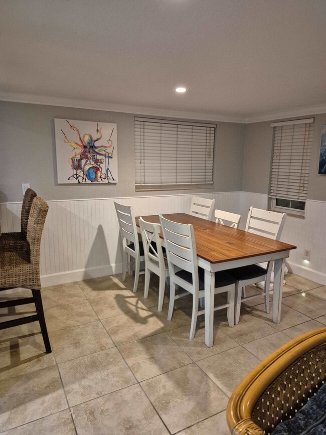 Building Photo - 100 7th St S