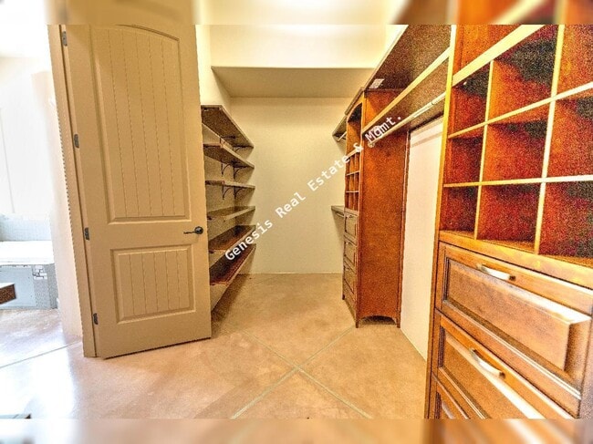 Building Photo - "Spacious Tucson Retreat with Granite Elegance and Cozy Fireplace – 4 Bed, 3.5 Bath Gem!"