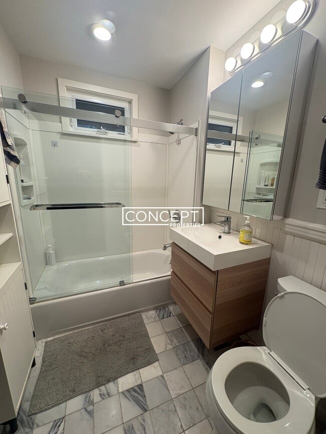 Building Photo - 107 Oxford St