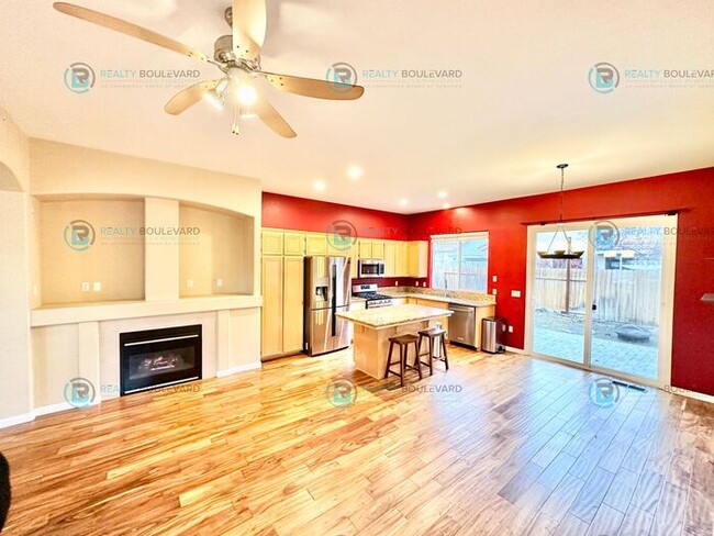 Building Photo - Half-Month Free Rent! Charming 3-Bedroom H...