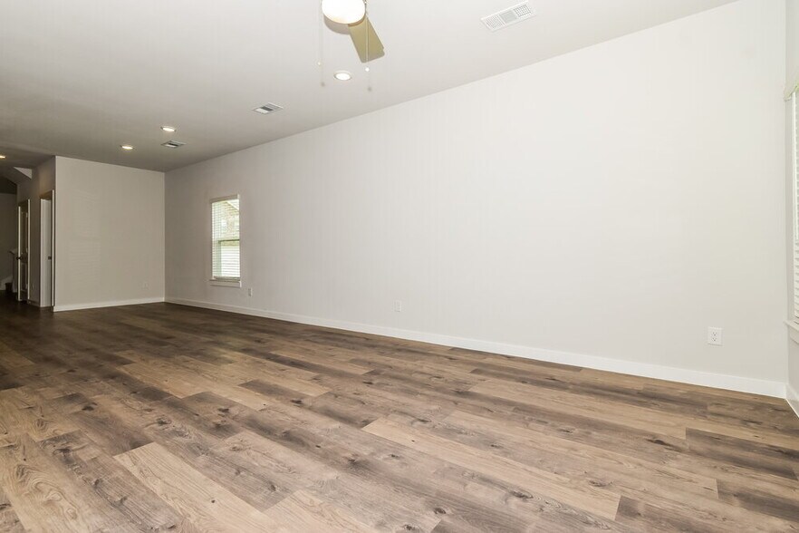 Building Photo - 819 Brilliance Dr