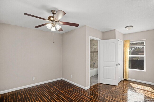 Building Photo - Well-Maintained 3-Bedroom Home – Ideal for Students & Professionals!