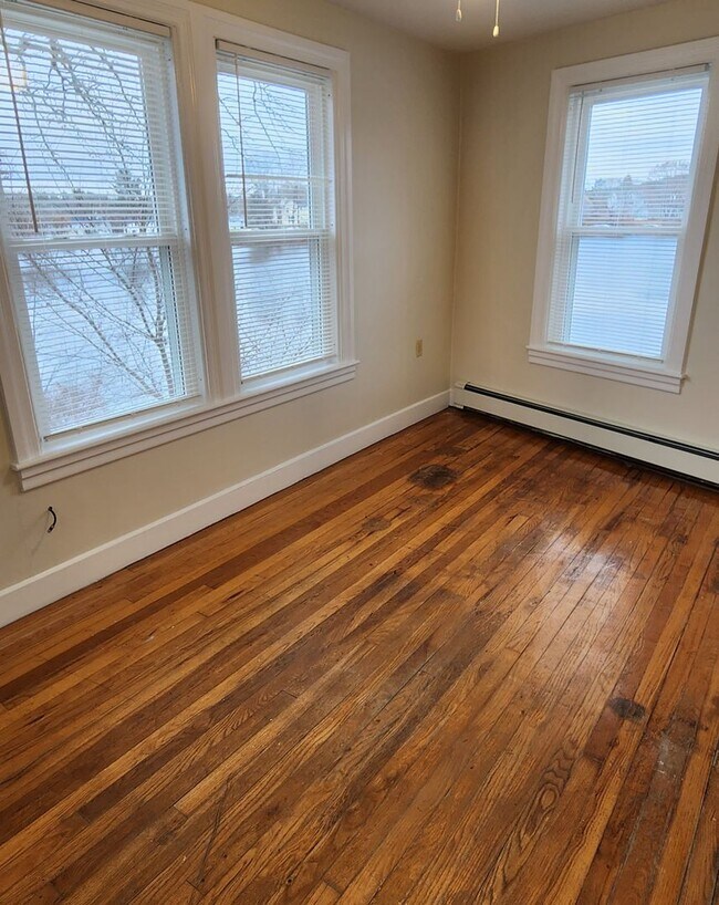 Building Photo - 84 Linwood St
