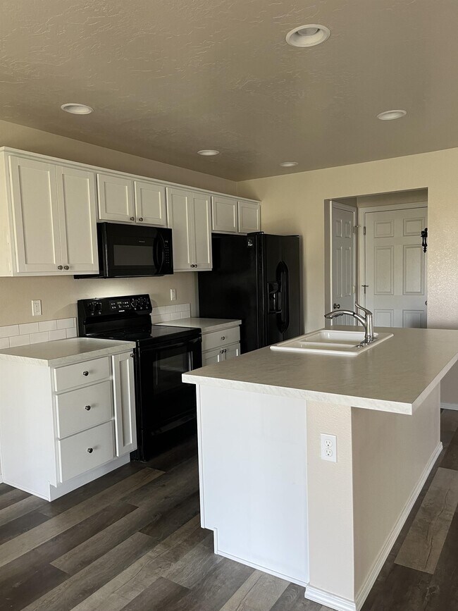 Building Photo - 13521 Palm Beach Dr