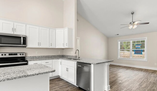 Building Photo - 2026 Lakeside Ln