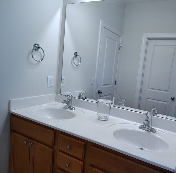 Building Photo - 6102 Morgan Ashley Dr