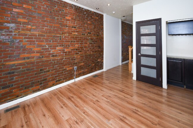 Building Photo - 92 S 24th St