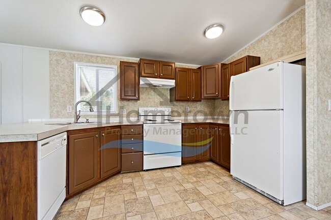 Building Photo - 5563 E Grove Ave