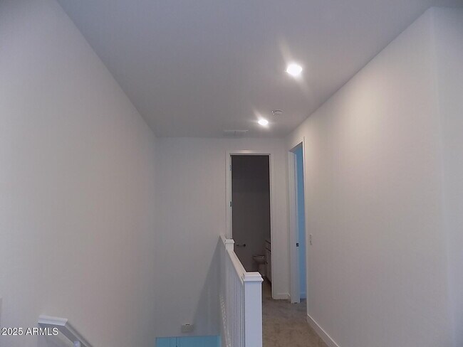 Building Photo - 1159 E Sabino Dr