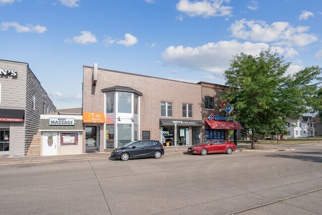 Building Photo - 2022 1/2 College St - Cedar Falls