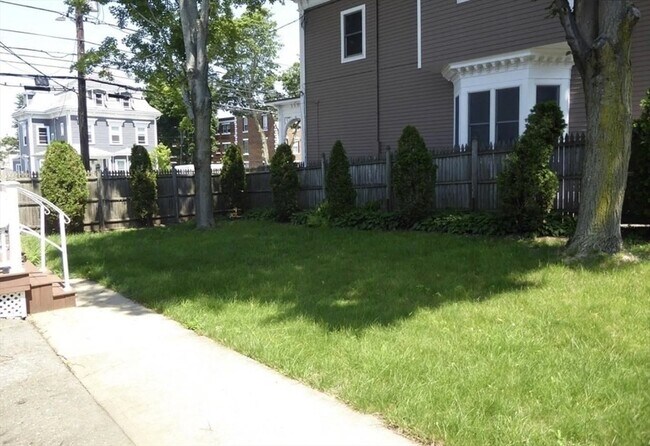 Building Photo - 126 Lowell St